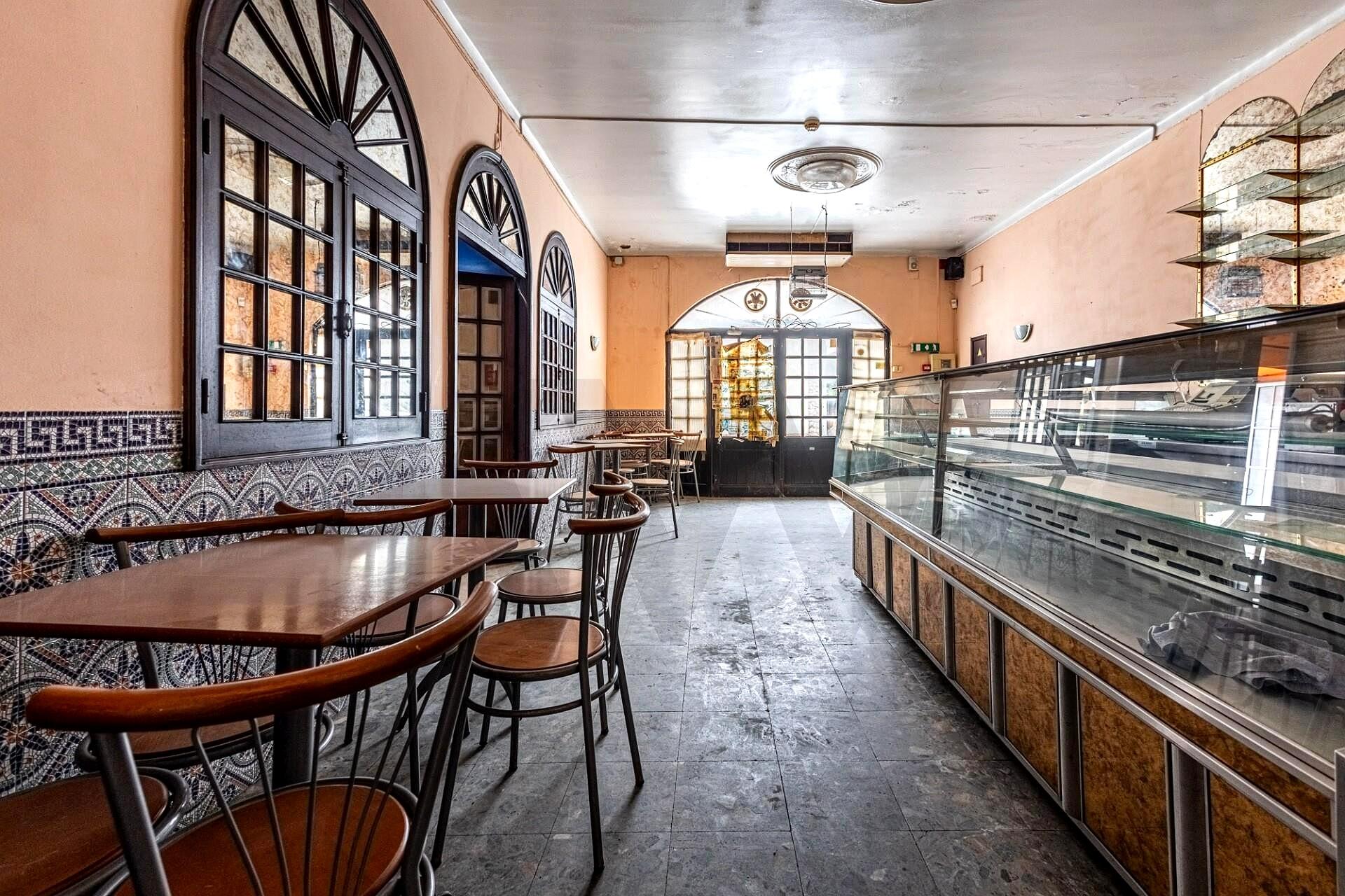 Commercial Space with Loft Potential – Alcanhões