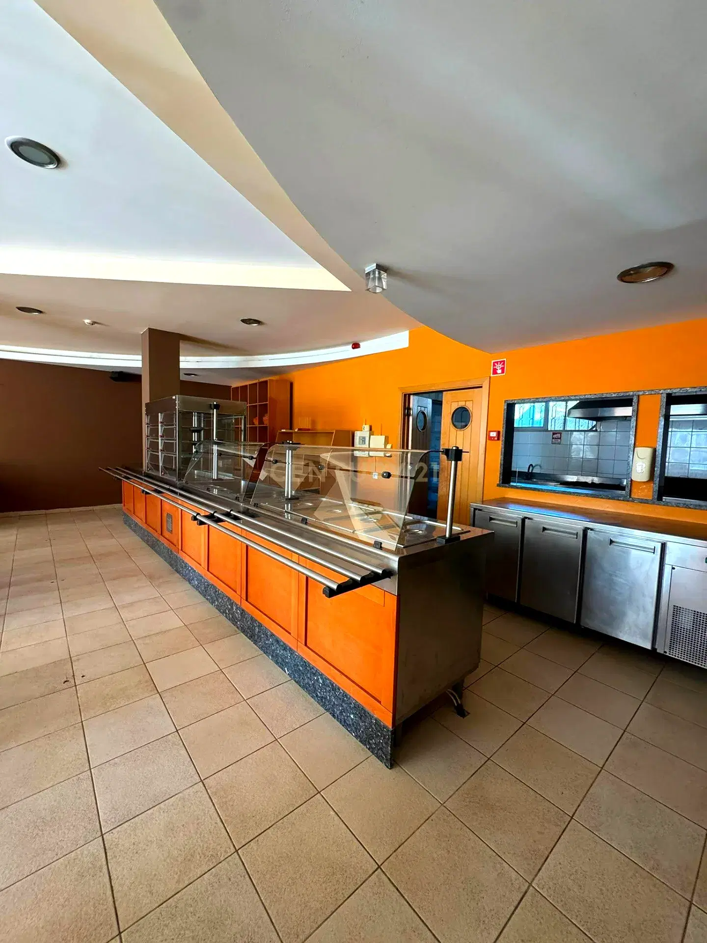 Fully Equipped, Turnkey Restaurant – Avelar