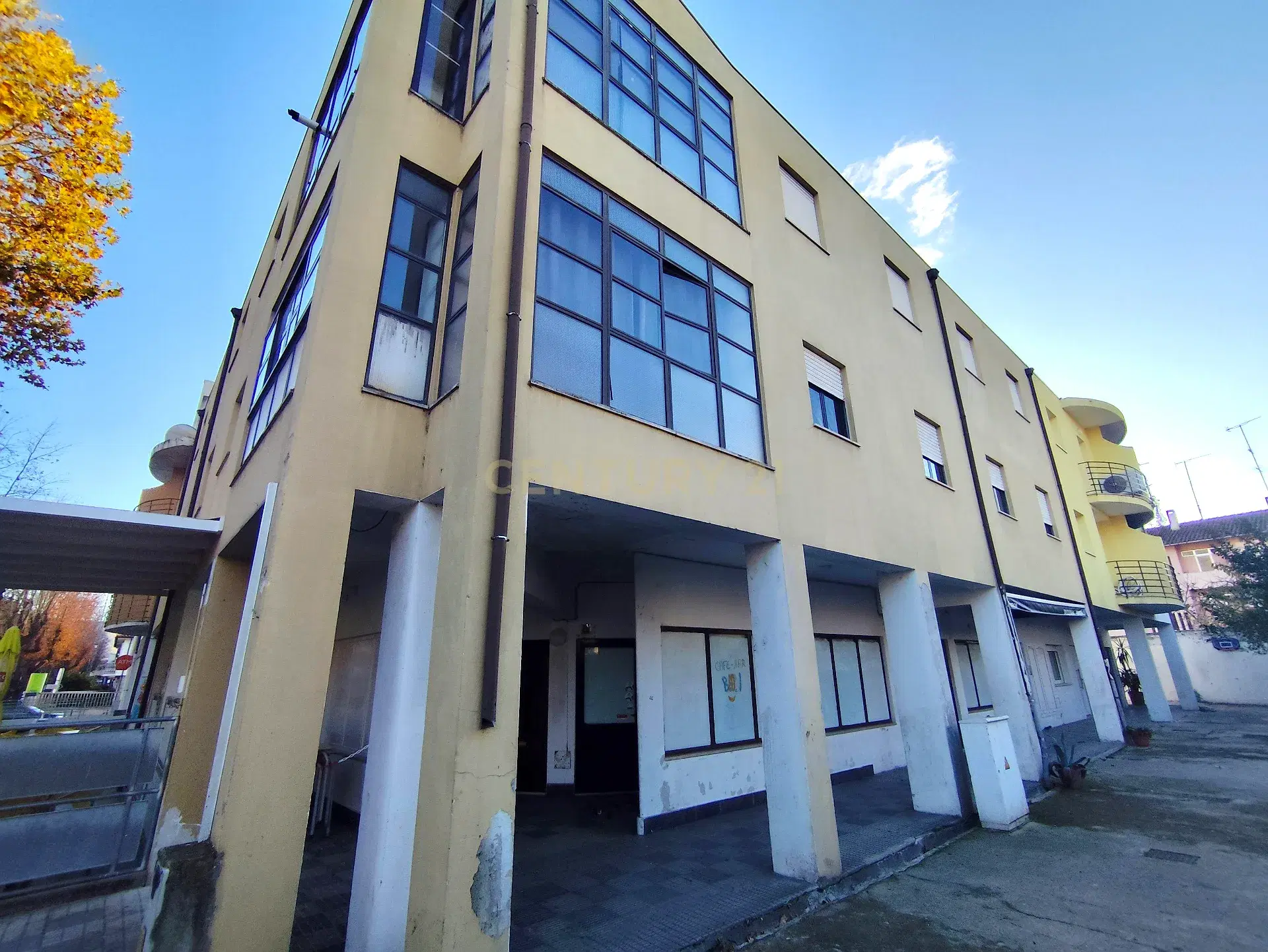 Residential Building with 3 Apartments and Garage