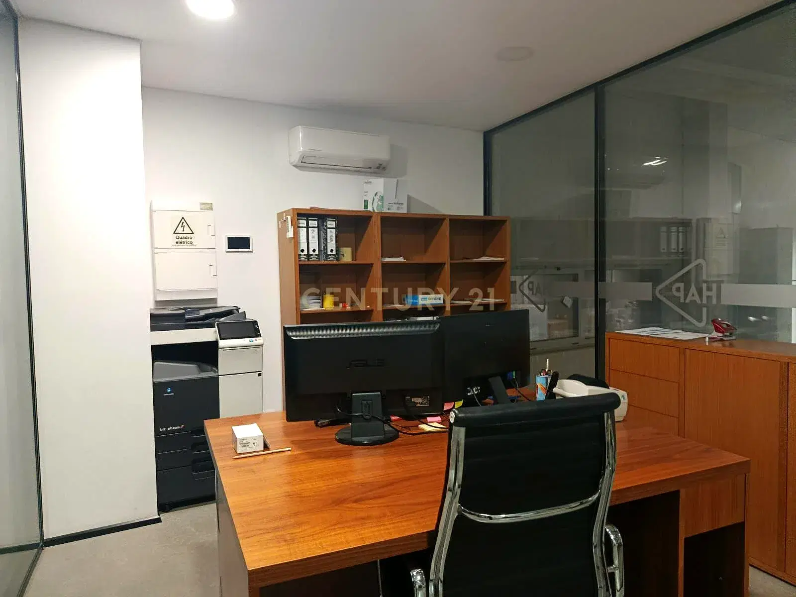Commercial Pavilion in Paredes Business Center