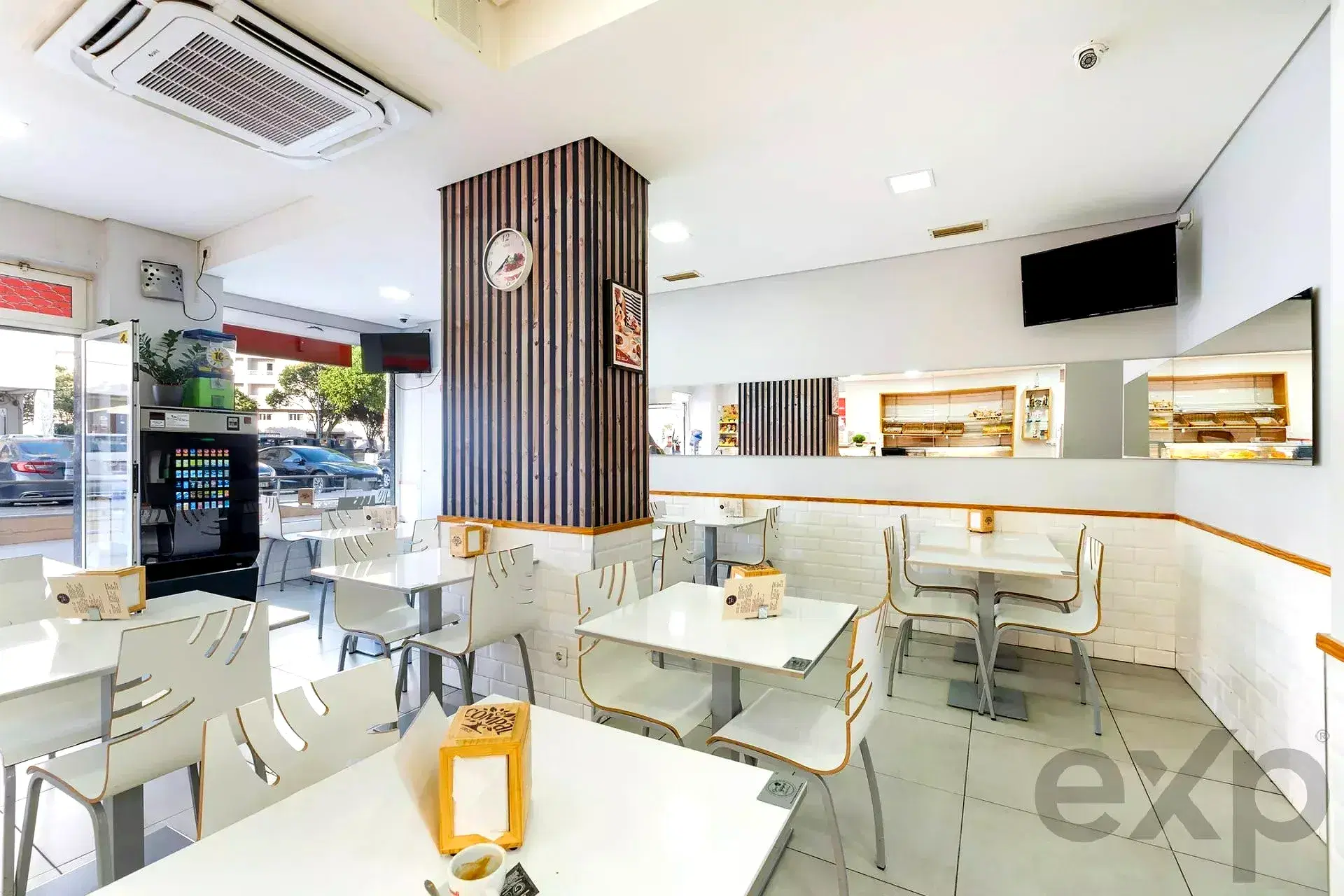 Commercial Shop for Sale in Canidelo