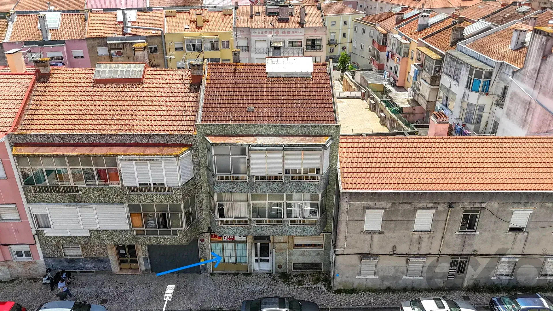Leased Commercial Shop for Sale in Amadora