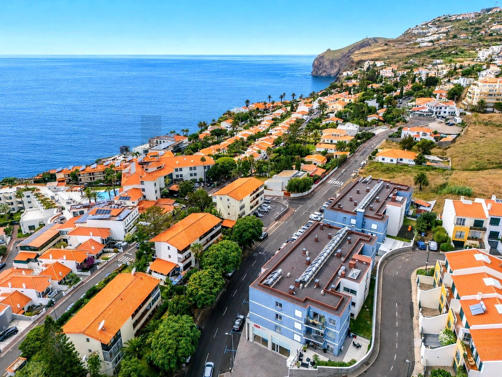 Commercial Retail Unit with Income in Caniço de Baixo