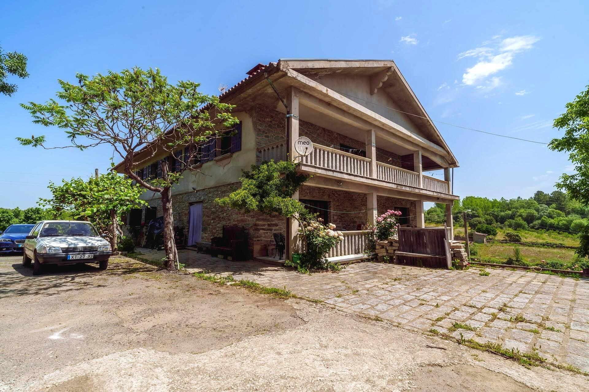 Farm with 5-Bedroom House and Equestrian Facilities in Gralhós