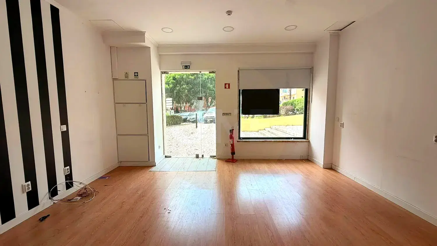 90 sqm Commercial Store with Garage in Bons Dias, Ramada