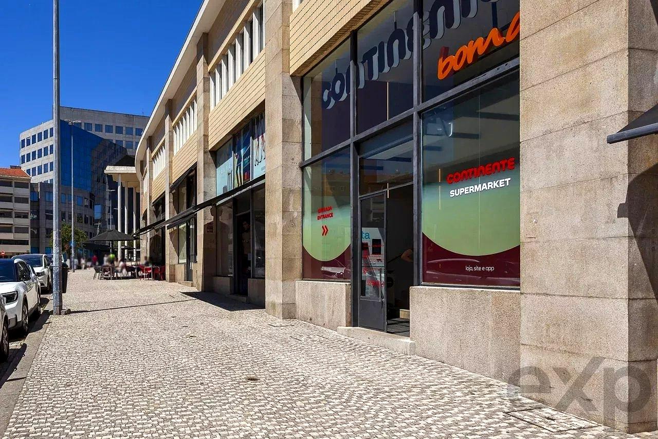 Restaurant Commercial Space Transfer in Bom Sucesso, Porto