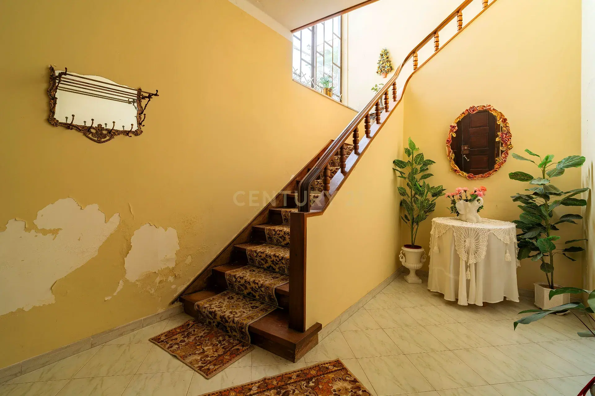 6-Bedroom Property with 5 Bathrooms and 4 Independent Entrances in Alcanena