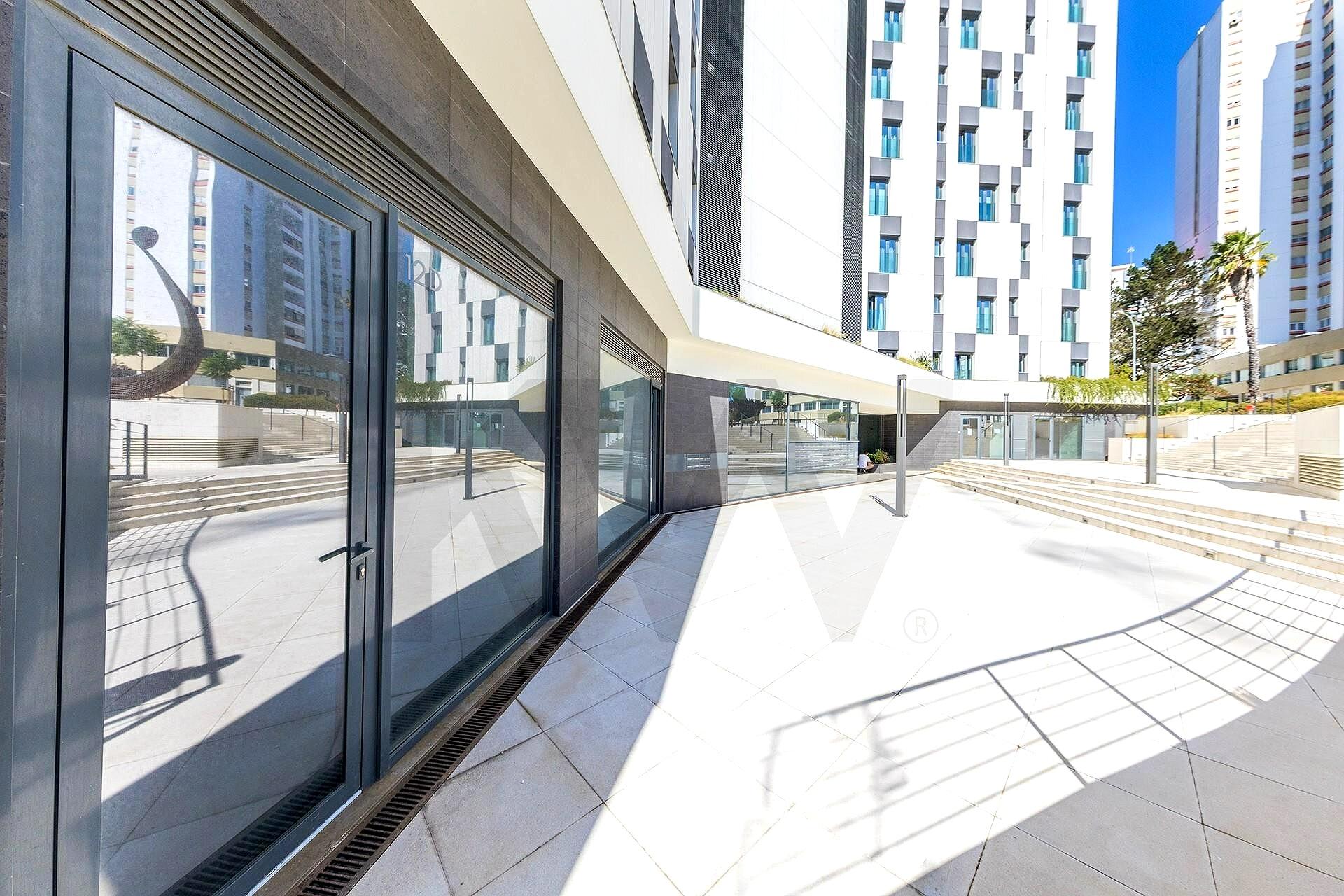 200 m² New Commercial Space | Torre Girassol | Miraflores