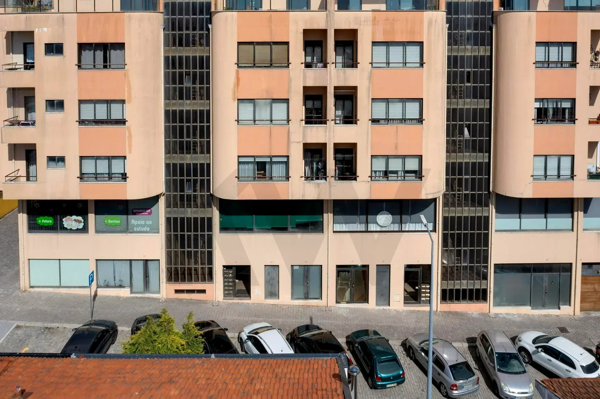 162 m² Retail Unit for Sale in Mafamude, Vila Nova de Gaia