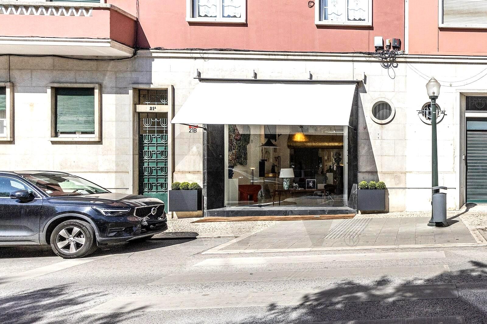 Shop in Estrela — Investment with Guaranteed Profitability