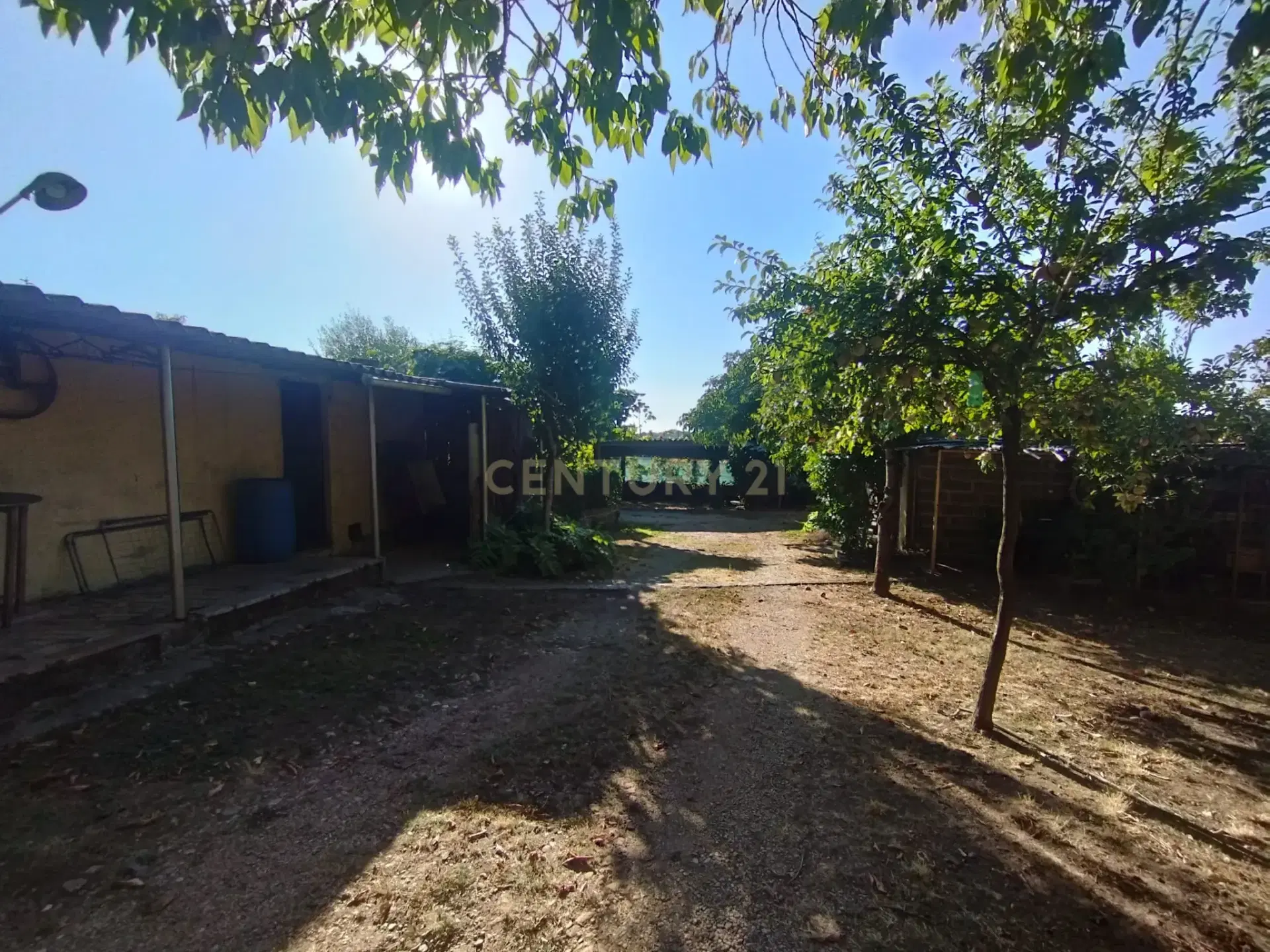 5917 m² Land with Annex for Private 5‑Unit Residential Development
