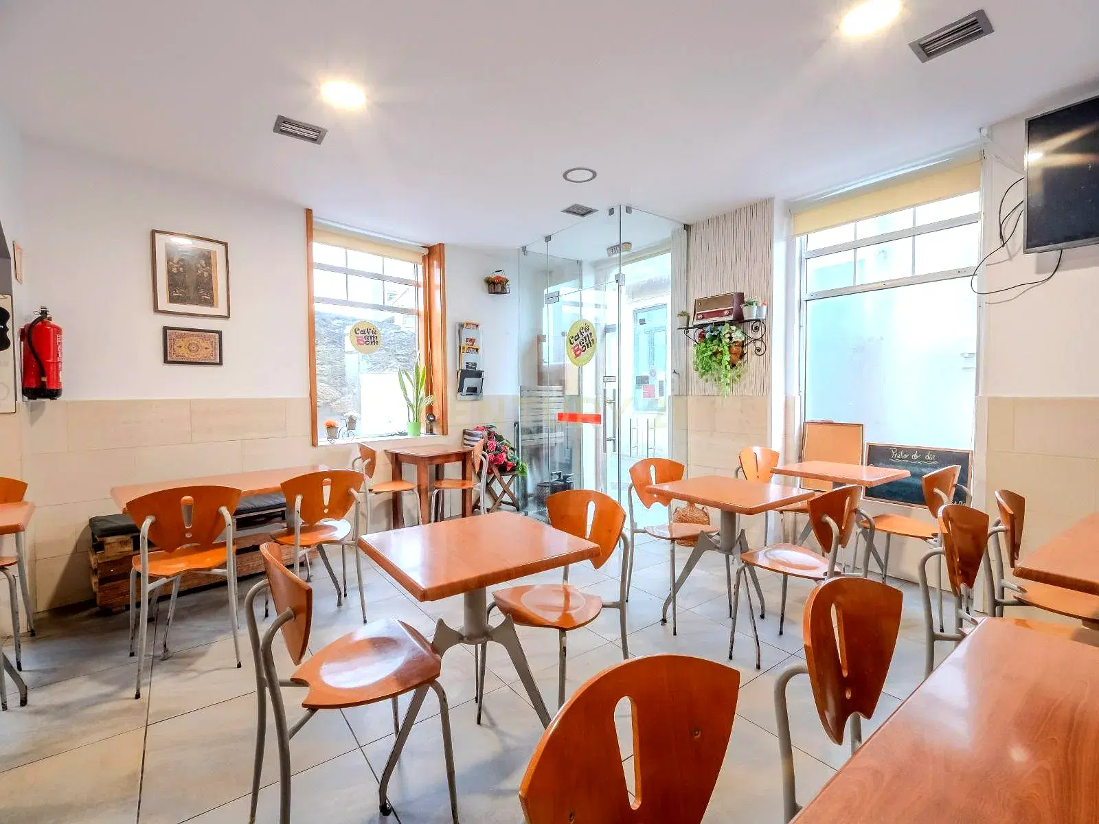 Fully Equipped Café/Snack Bar in Leça da Palmeira