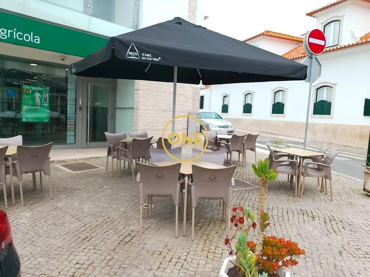 Fully Equipped Café Business Transfer in Downtown Benavente