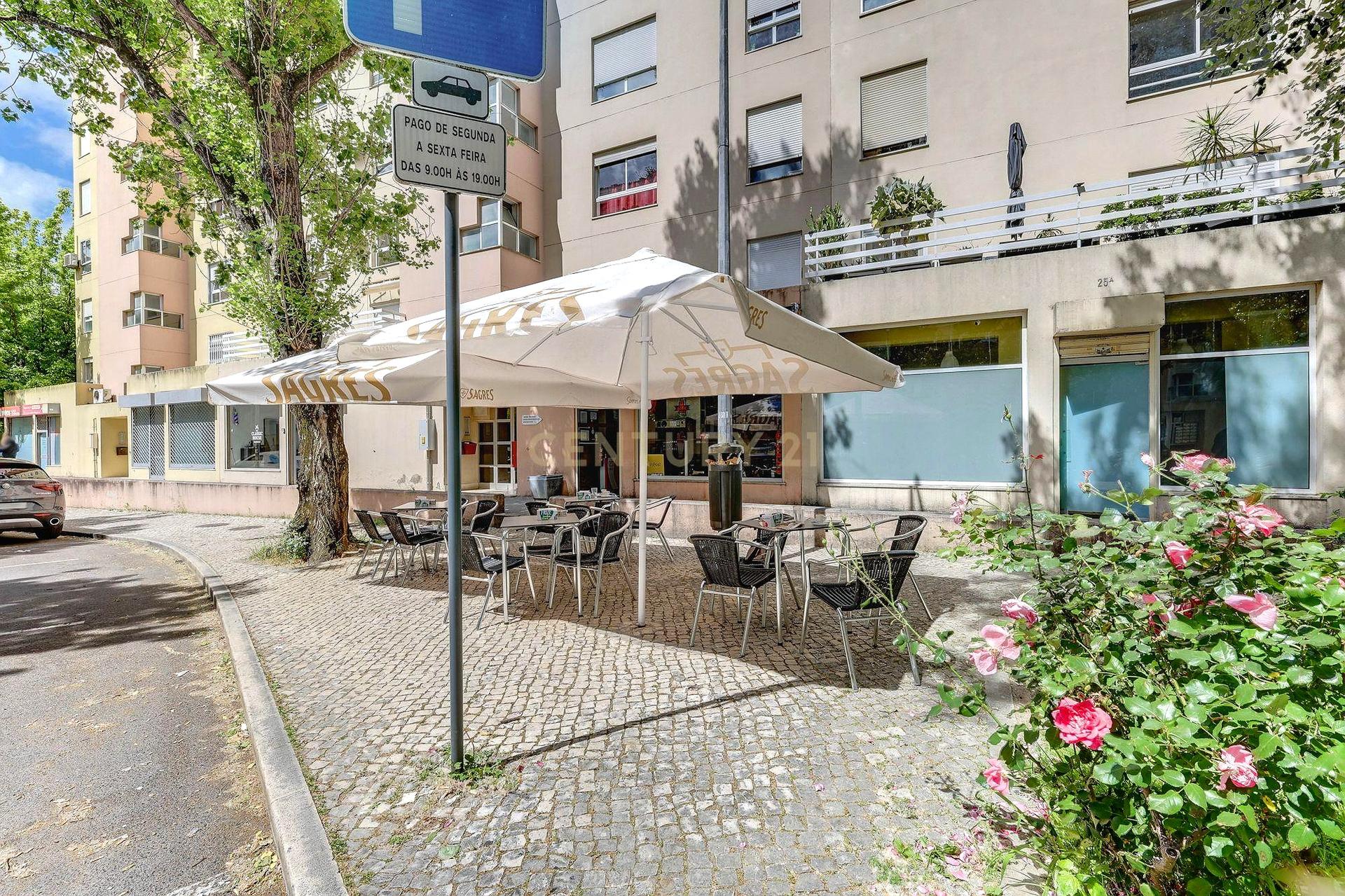 Café with Terrace in Telheiras – Alto da Faia