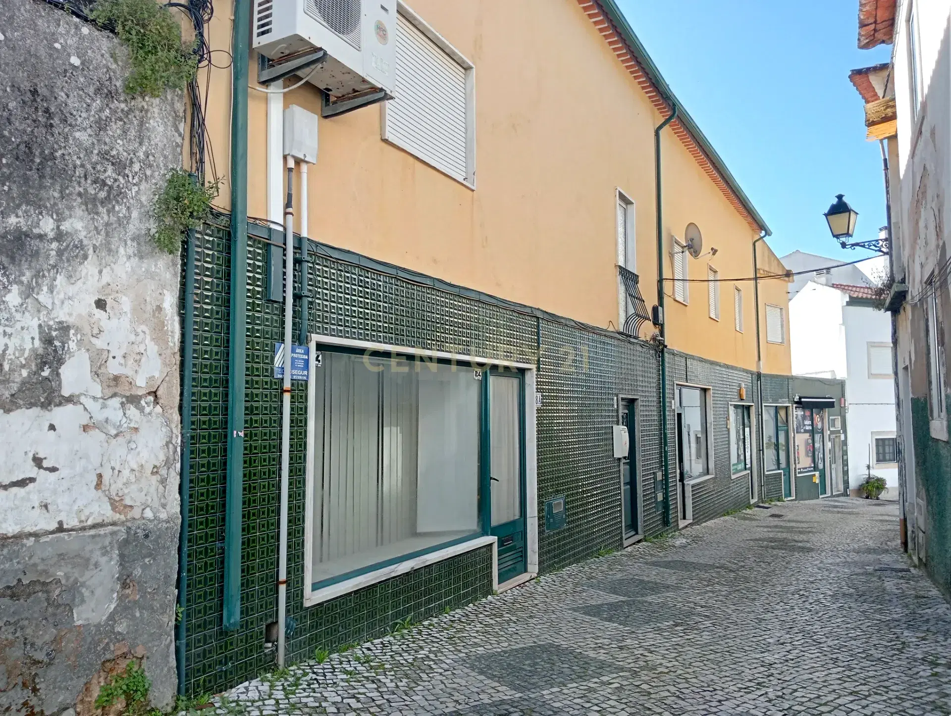 Charming Mixed-Use Building in Prime Santarém Location