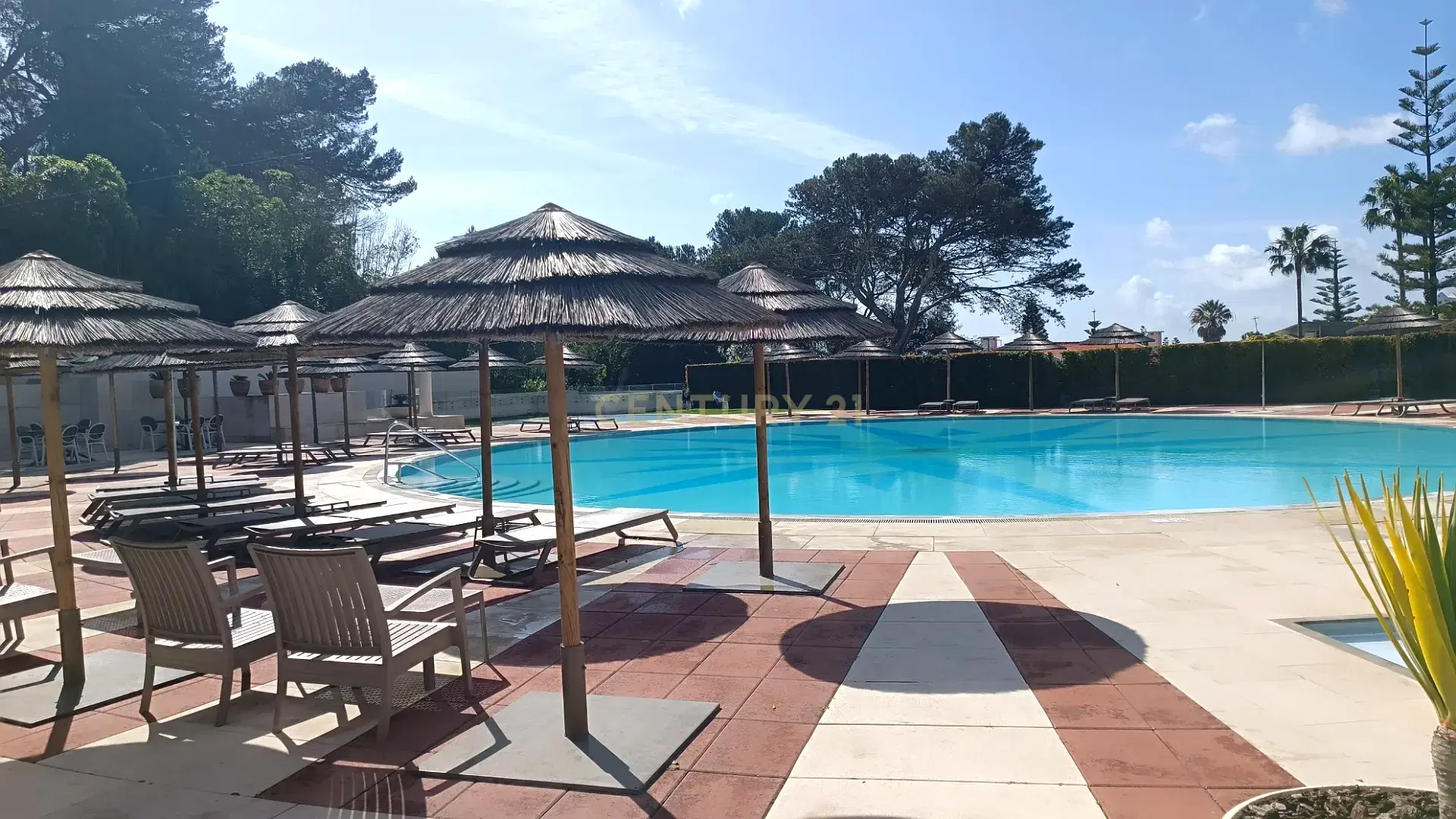 Hotel-Managed Holiday Apartment with Contractual Minimum Return – Sesimbra