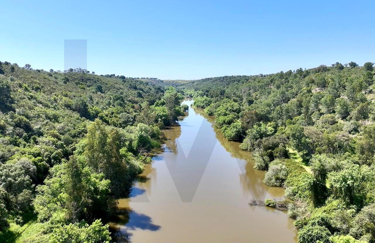 40-Hectare Riverside Agricultural Land with Rural Tourism Development Potential in Alentejo