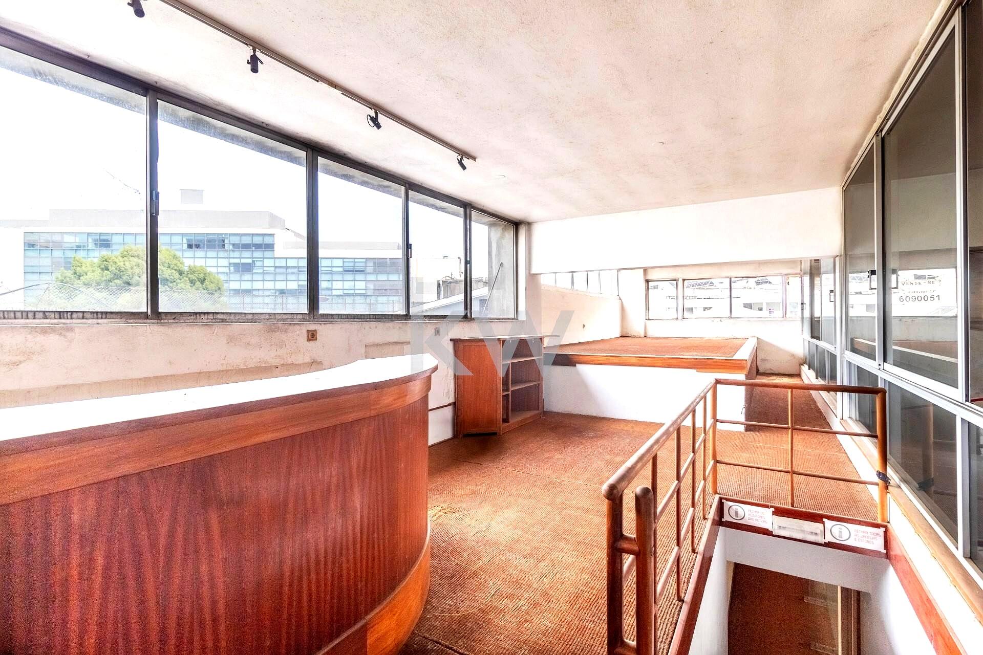 Espacio comercial con arrendamiento de 20 años en Boavista, Oporto