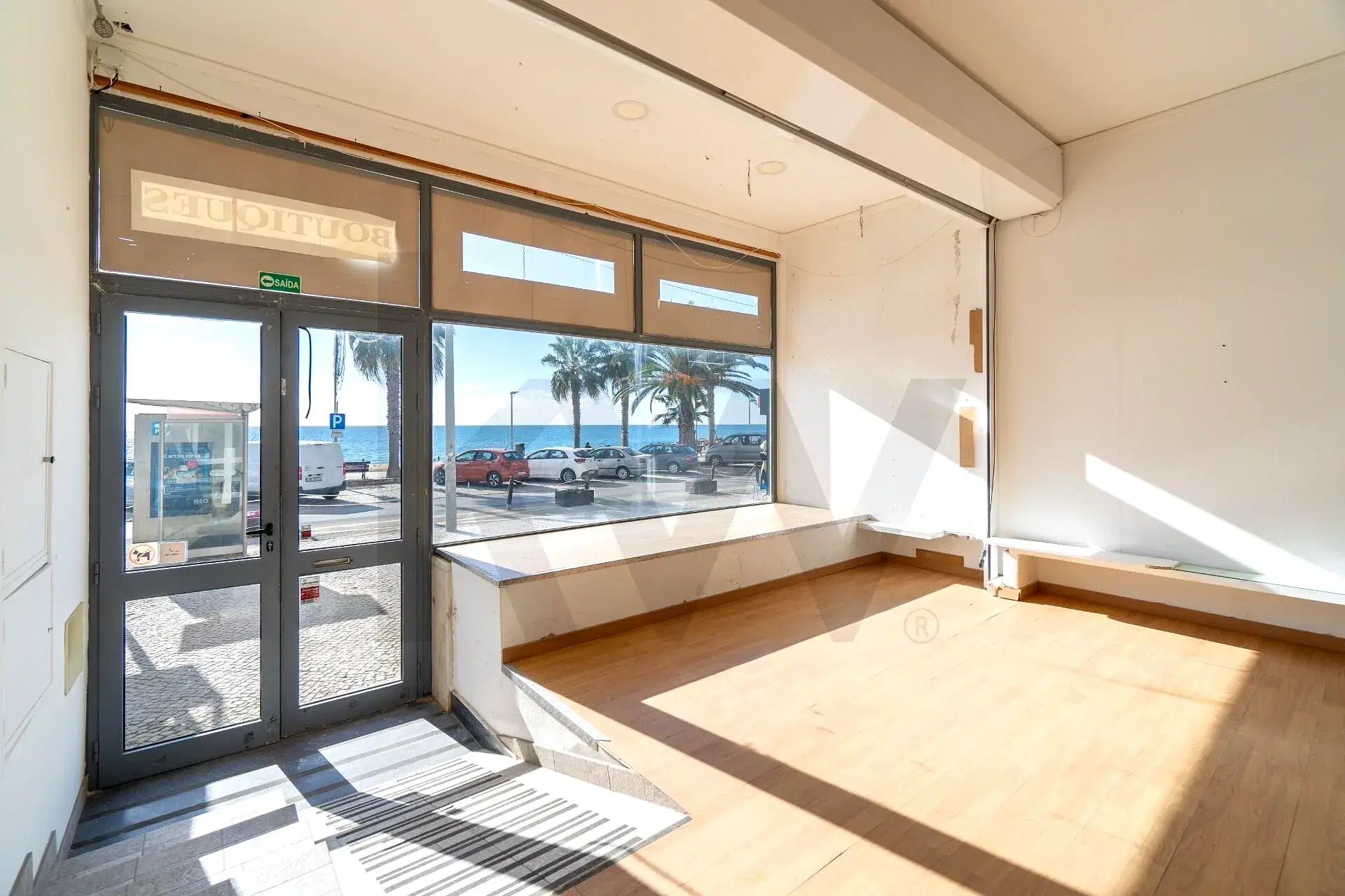 289 m2 Shop with Basement – Quarteira