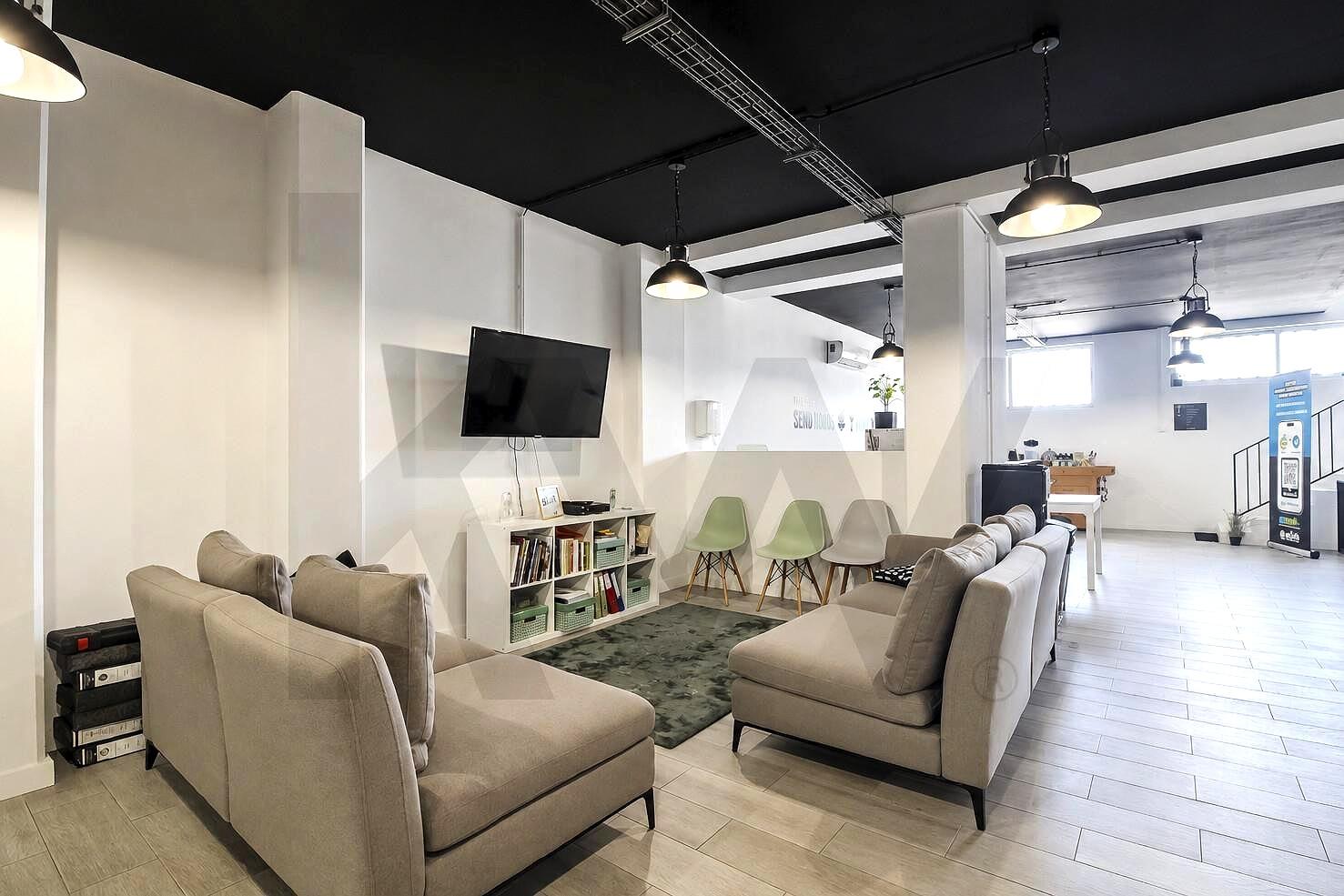 Spacious 305 m² Commercial Shop Across Three Floors in Cedofeita, Porto