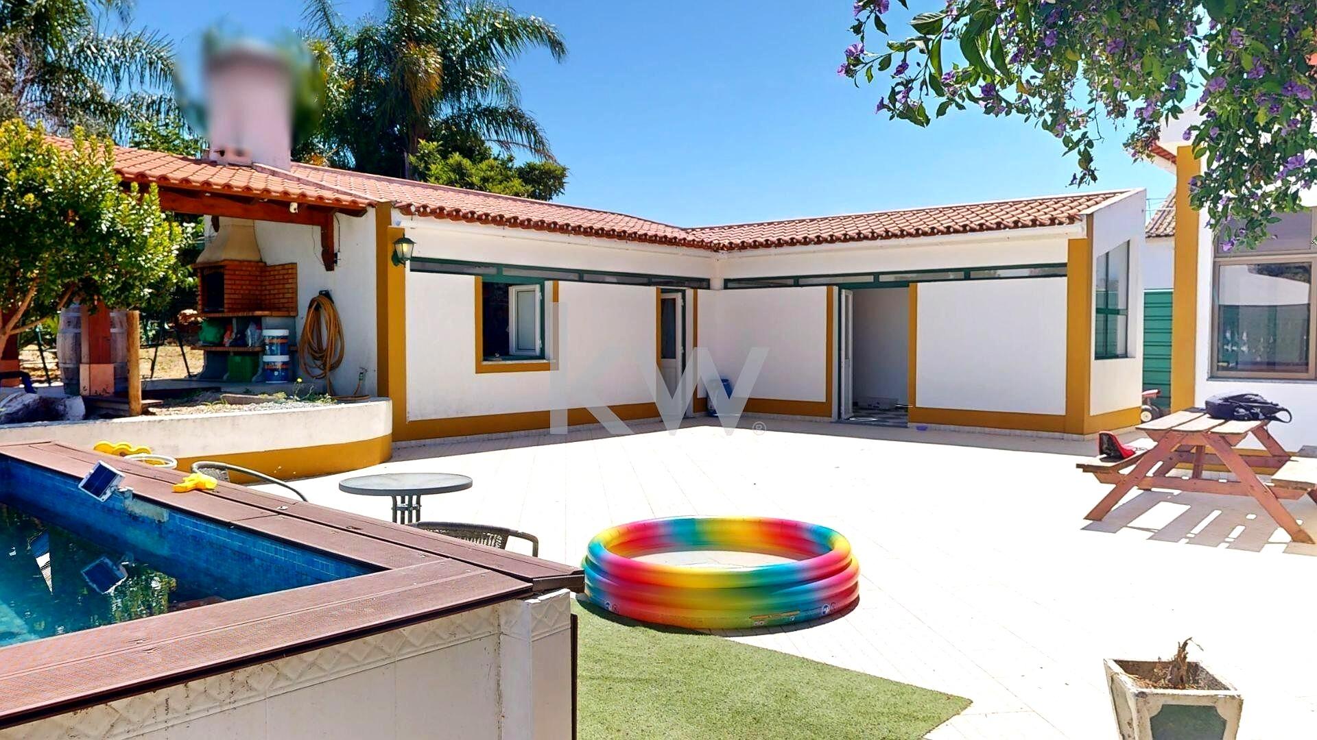 Rural Estate with Main House and Swimming Pool in Montemor-o-Novo