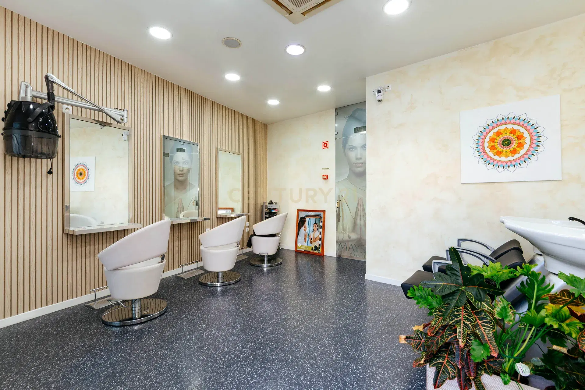 Versatile Commercial Office Space for Sale in Prime Montijo Location