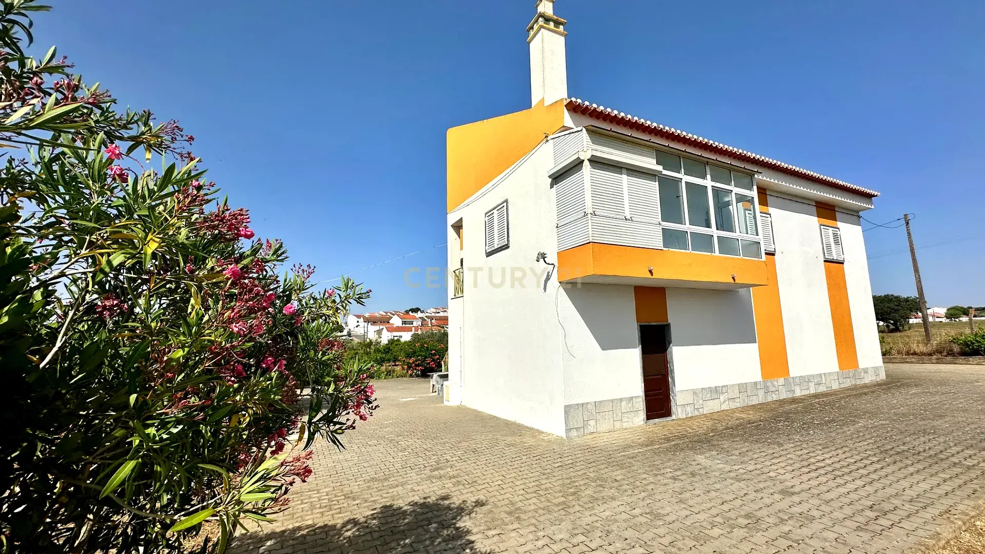 Farm with 267 sqm Main House, Country House and Land in Beja