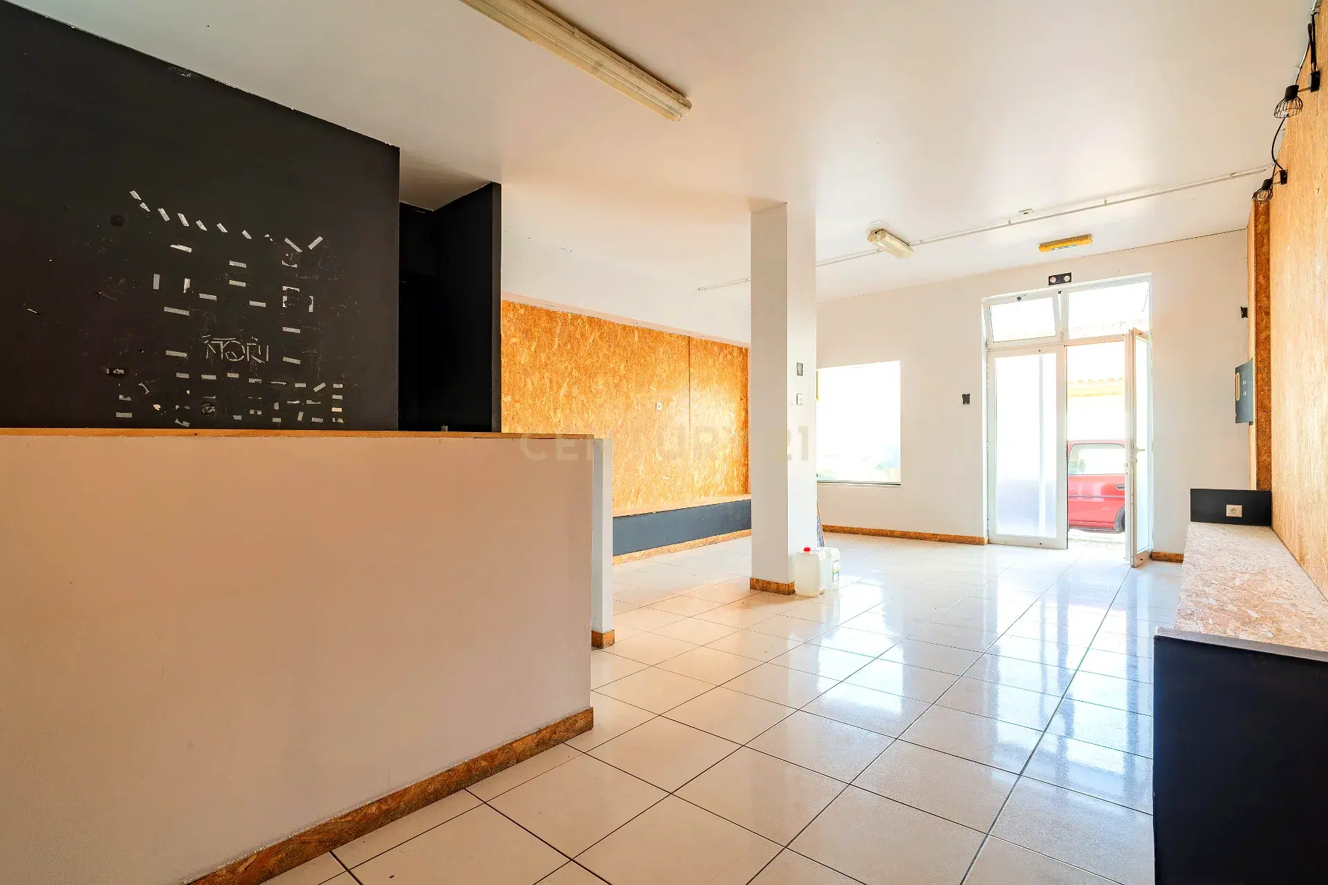 Spacious Warehouse in Marinha Grande
