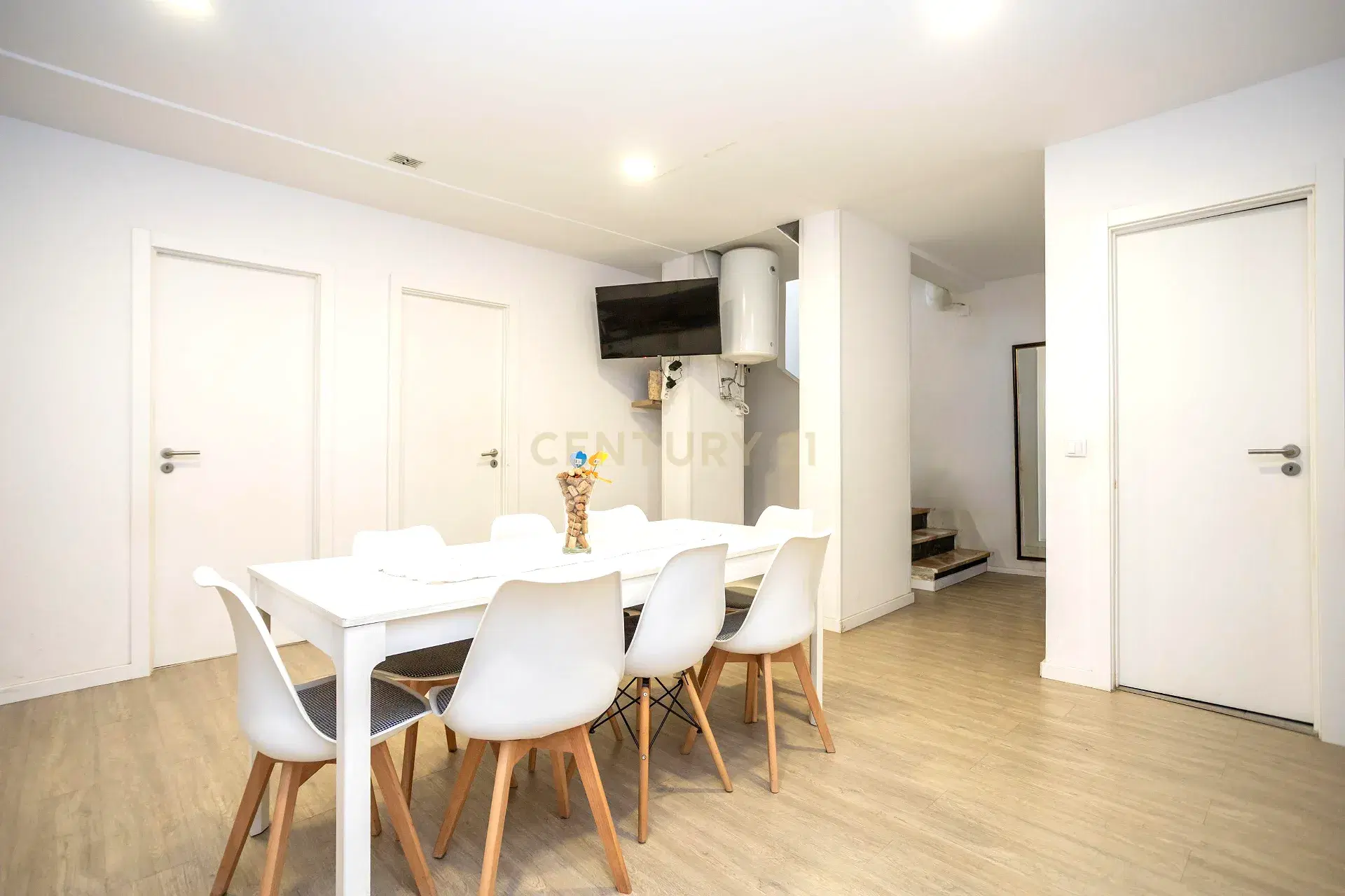 Renovated 74 m² Commercial Property with Three Independent Units — €260,000